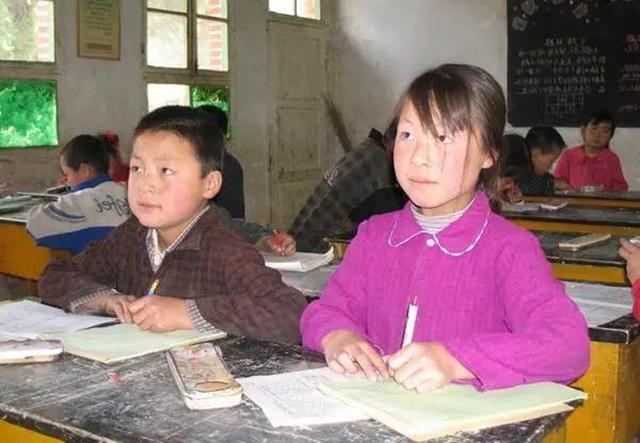 小学女生私密部位照片_初中女生小学女生走光_小学女生微乳近身照片