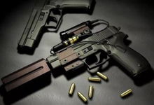 1、游戏内还有丰富的武器系统,包括手枪、步枪、机枪等多种类型的武器,每个武器都,