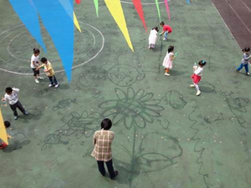 幼儿玩水游戏视频,快乐探索与成长的瞬间