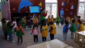 抢杯子游戏好处,培养团队精神的快乐之旅”