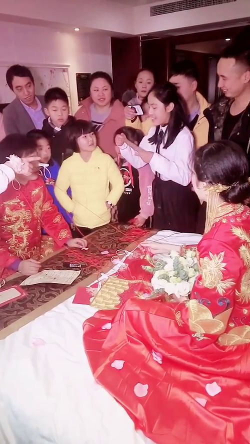 结婚的惩罚游戏,新郎伴郎笑翻天